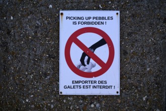 Sign, prohibition sign, collecting, no pebbles allowed, pebble beach, Étretat, Normandy,