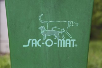 SAC-O-MAT dog toilet, SGFK polyester container for waste bags, lettering, drawn dogs, letters,