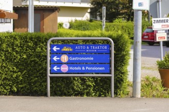 Sign, signpost, car and tractor museum, catering, hotels and guesthouses, arrow, writing, letters,