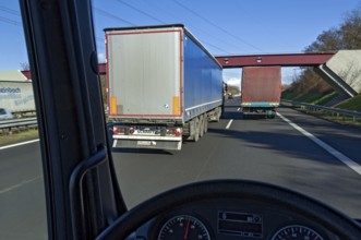 Overtaking manoeuvre of articulated lorry, lorry overtaken, A96 motorway near Leutkirch im Allgäu,