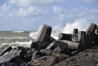 Storm and breakwater, tetrapods, Dolossen on the Danish North Sea, Denmark