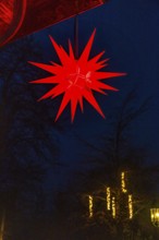 Red shining star at Christkindlmarkt, Historisches Hotel La Villa, Starnberger See, Niederpöcking,