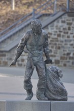 Schinderhannes sculpture, memorial, modern art, life-size, bronze sculpture, Simmern, Hunsrück,