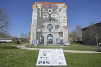 Graffiti by Marco Brzozowski 2018 about the history of Mühlhausen, house wall, street art,