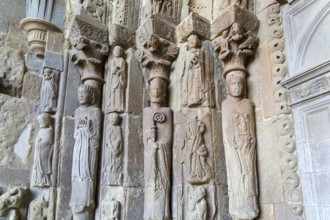 Stone carved figures doorway Iglesia de San Esteban, Romanesque church, Sos del Rey Católico, Cinco