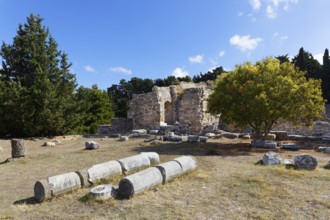 Lower terrace, with remains of the colonnades, stoa, living rooms at the back, Asclepieion, Latin