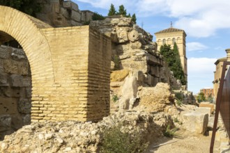 Roman walls, Murallas Romanas, Zaragoza, Aragon, Spain, Europe with tower Torreon de la Zuda