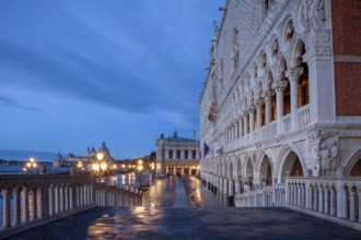 The drunken Noah, south-east corner of the Doge's Palace, in front of Ponte della Paglia in the