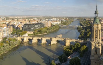 View looking down of historic Stone Bridge, Puente de Piedra, spanning the River Ebro, Zaragoza,