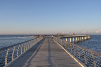 New 720 meter long pier in Prerow in the evening light, open since October 2024, Prerow, Darß,