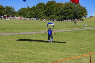 Landing of skydivers during an aerial acrobatic performance as part of an air show at the Rossfeld