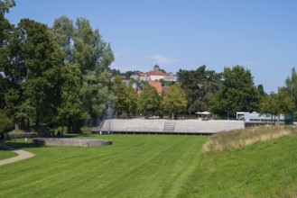 Park with view of Rosenberg Fortress, Landesgartenschau-Park, Kronach, Upper Franconia, Franconia,