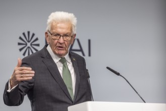 Winfried Kretschmann (Greens), Minister-President of Baden-Württemberg. portrait at the lectern