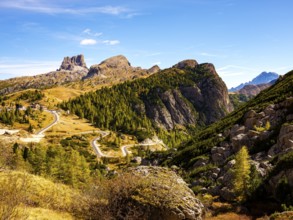Alpine panorama above the Falzarego Pass, back Averau, right Civetta, Dolomites, Alps, Belluno