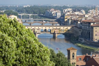 Ponte Vecchio, one of Italy's most famous bridges, Arno River, Florence, Tuscany, Italy