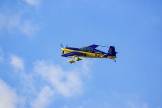 An Extra EA-300 of Extra Flugzeugproduktions- und Vertriebs GmbH with the registration D-EXBH