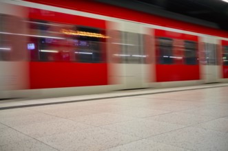 Underground arriving S-Bahn, train, class 420 in traffic red, platform, stop, station city centre,