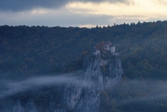 View from the Knopfmacherfelsen to Bronnen Castle, limestone rock, rock face, mixed forest, autumn