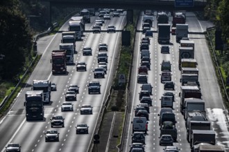Traffic jam on the A3 motorway between the Hilden junction and the Mettmann junction, view to the