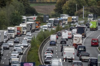 Traffic jam on the A3 motorway between the Hilden junction and the Mettmann junction, view to the