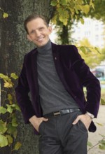 Marc Rudolf at the annual press conference for the 2025/2026 season at the Theater am Frankfurter