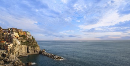 Manarola panorama with colorful buildings overlooking scenic shoreline. Cinque Terre landscapes in
