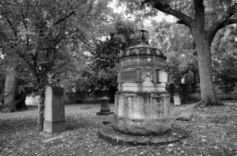 Gravestones, graves, black and white, Hoppenlauf Cemetery, oldest preserved cemetery in Stuttgart,