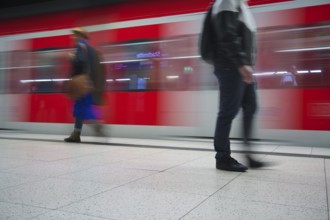 Underground arriving S-Bahn, train, class 420 in traffic red, platform, stop, Stadtmitte station,