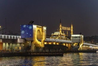 Galata Bridge and Yeni Cami New Mosque at dusk, Eminönü, Istanbul, Turkey