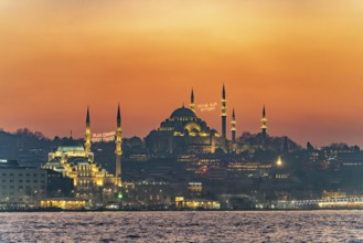The New Mosque Yeni Cami and the Süleymaniye Mosque at dusk, Eminönü, Istanbul, Turkey
