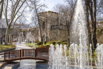 Fountain in Gülhane Park and the walls of Topkapi Palace in Istanbul, Turkey