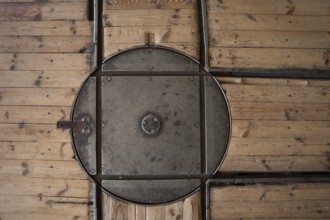 Rails and switch for transporting cardboard, former paper factory and mill for the production of