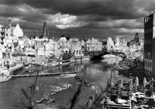 Nuremberg Trials, city view, the destroyed Nuremberg, panorama with Pegnitz, 1946