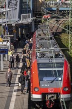 Düsseldorf-Wehrhahn station, S-Bahn and regional transport, North Rhine-Westphalia, Germany