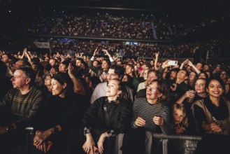 Publikum bei Parcels live in der Berliner Max-Schmeling-Halle am 04.10.2025