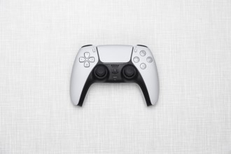 Top Shot white Sony PS5 Playstation Controller on a Resopal plate