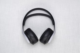 Top shot of a Playstation 5 headphone on a white Resopal plate