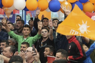 Gaziantep, Türkiye – May 28, 2023. Supporters of President Recep Tayyip Erdogan celebrate in the