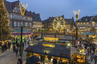Christmas market in the old town centre of Goslar at dusk, Lower Saxony, Germany