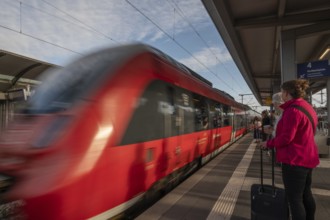 Regional train arriving at Nuremberg Central Station, Nuremberg, Middle Franconia, Bavaria, Germany