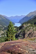 Hiking area above the Faggenbach in the Kaunertal, in the background the Kaunertal reservoir, in