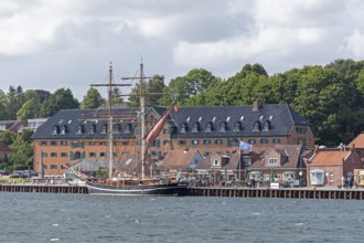 Sailing ship, Tiessenkai and Kanalstraße, Holtenau, Kiel, Schleswig-Holstein, Germany
