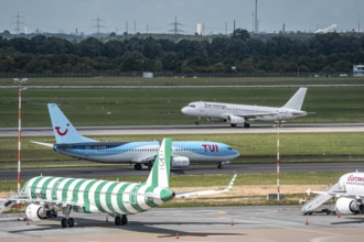Düsseldorf Airport, Condor Airbus A321-200, aircraft on the apron, TUIFly Boeing 737 on the way to