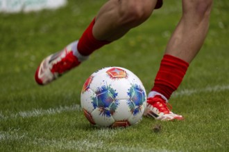 Footballer takes a corner kick***The ball is the official match ball of the Bundesliga and