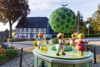 Summer version of the music box with figures by Wendt & Kühn in the centre of Grünhainichen,