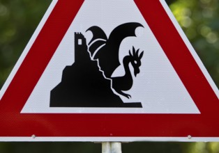 Traffic sign, Give way, Drachenfels with dragon, Drachenfelsbahn, Königswinter, North