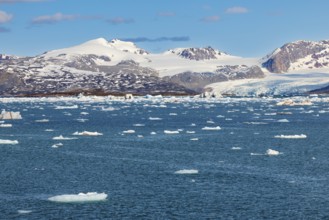 Glacier tongue, ice, mountain range, snow, Kongsbreen, Spitsbergen, Svalbard