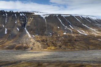 Side valley of Aventdalen, mountain, riverbed, Spitsbergen, Svalbard