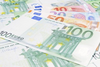 Various euro banknotes, 5 euro, 10 euro, 20 euro, 50 euro, 100 euro