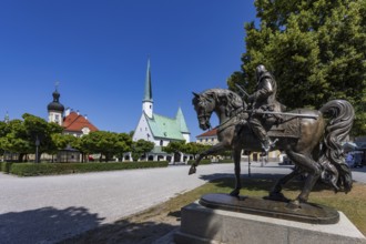 Equestrian statue, Field Marshal Tilly Monument on Kapellplatz with Chapel of Mercy, place of